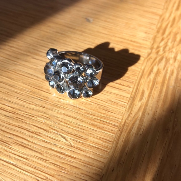 Sparkly Banana Republic cocktail ring - Picture 2 of 4